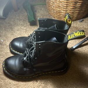 Dr. Martens 1460 WOMEN'S SMOOTH LEATHER LACE UP BOOTS